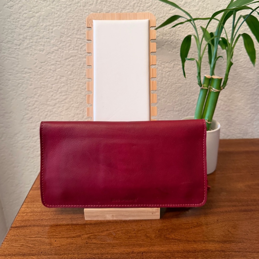 Lisa Leonard Genuine Leather Wallet with Zipper Tassel & 22 Card Slots, Red NWOT